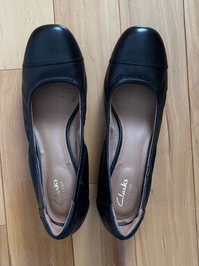 Clarks Artisan Black Leather Round-Toe Women's Ballet Style shoes with Heel